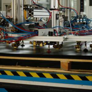 Automatisches Beschickungssystem der Bandstanzanlage